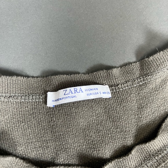 ❌SOLD❌ Zara Raw-Edge Cropped Sweatshirt - Picture 3 of 3